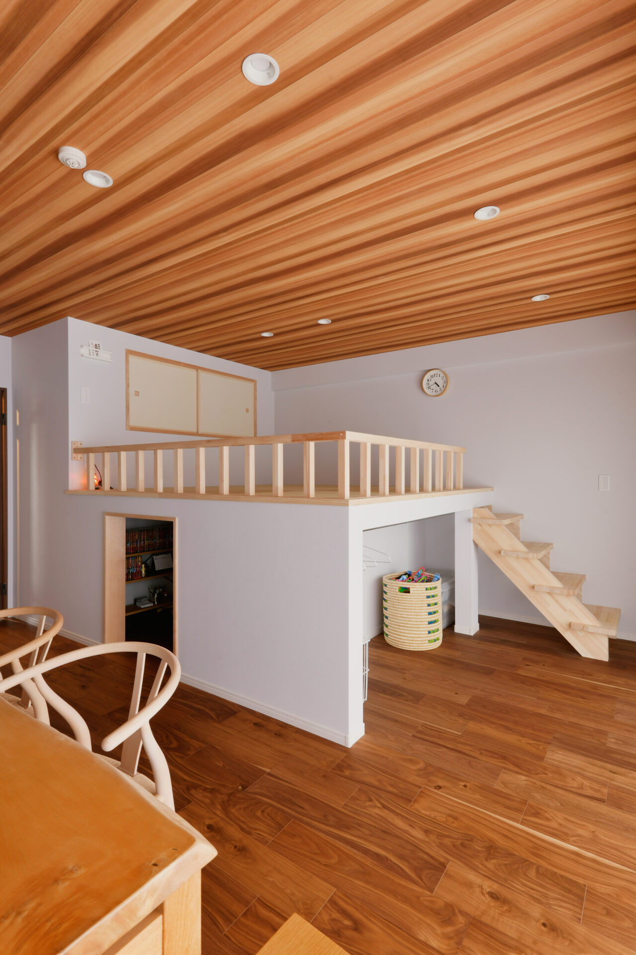 空間を最大限に生かす。リビングの小上がりは家族の居場所