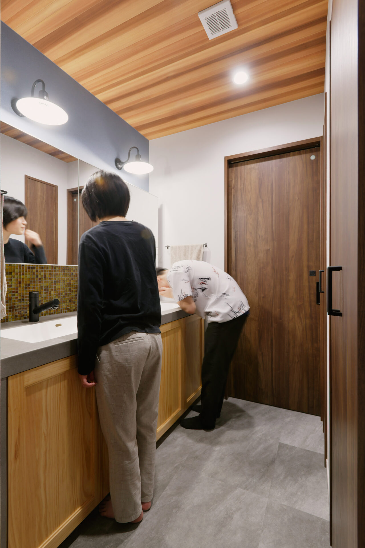 空間を最大限に生かす。リビングの小上がりは家族の居場所