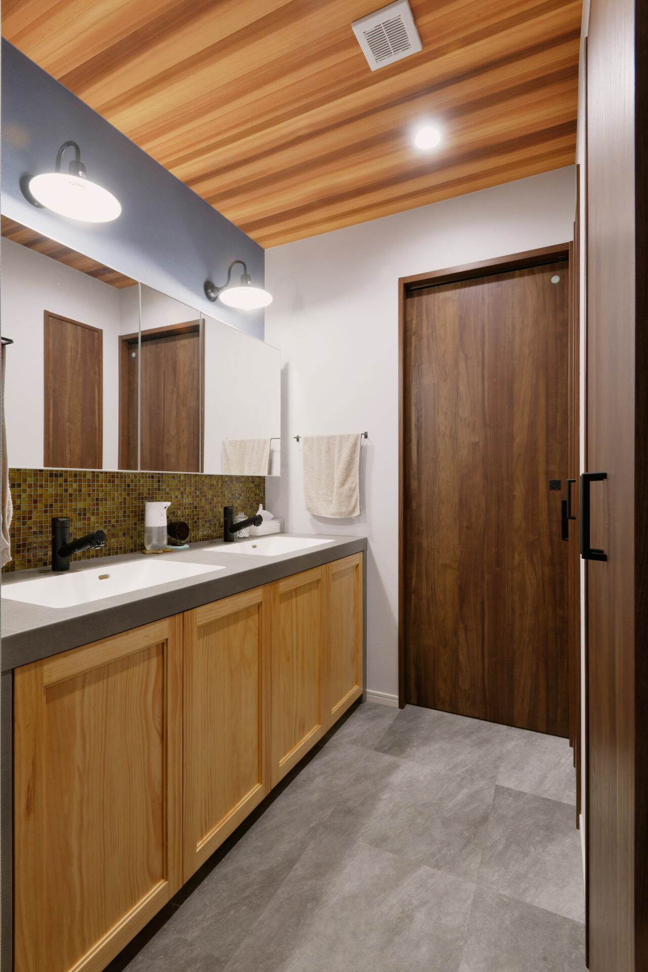 空間を最大限に生かす。リビングの小上がりは家族の居場所