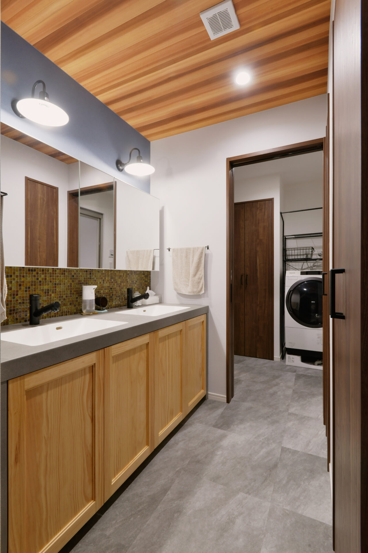 空間を最大限に生かす。リビングの小上がりは家族の居場所