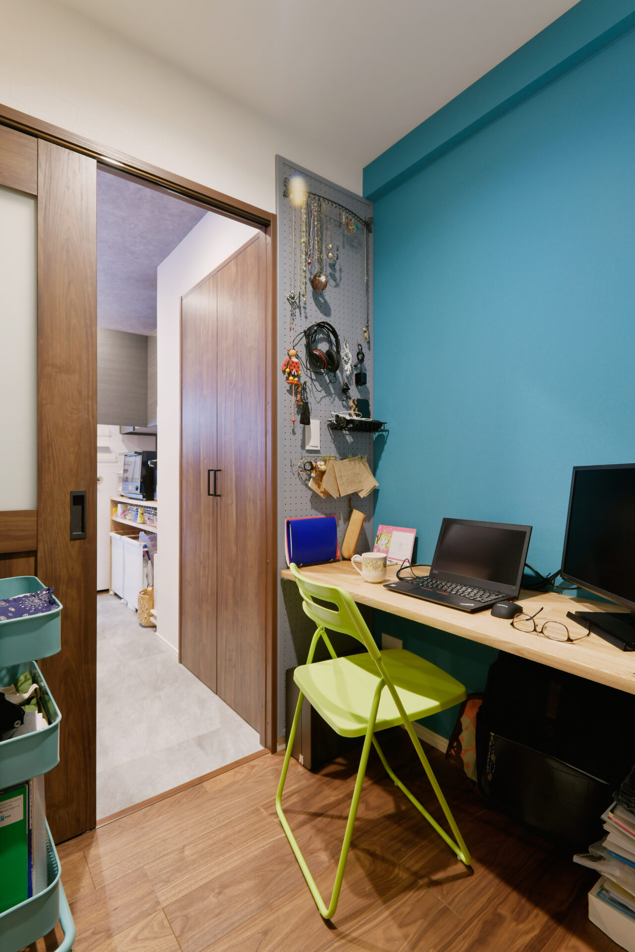 空間を最大限に生かす。リビングの小上がりは家族の居場所