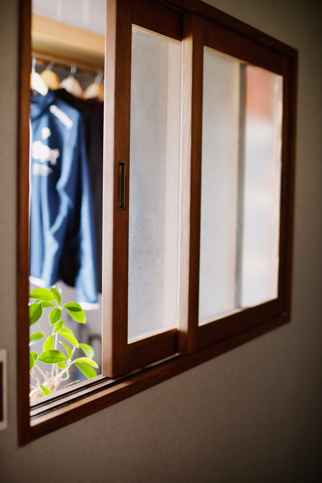 空間を最大限に生かす。リビングの小上がりは家族の居場所