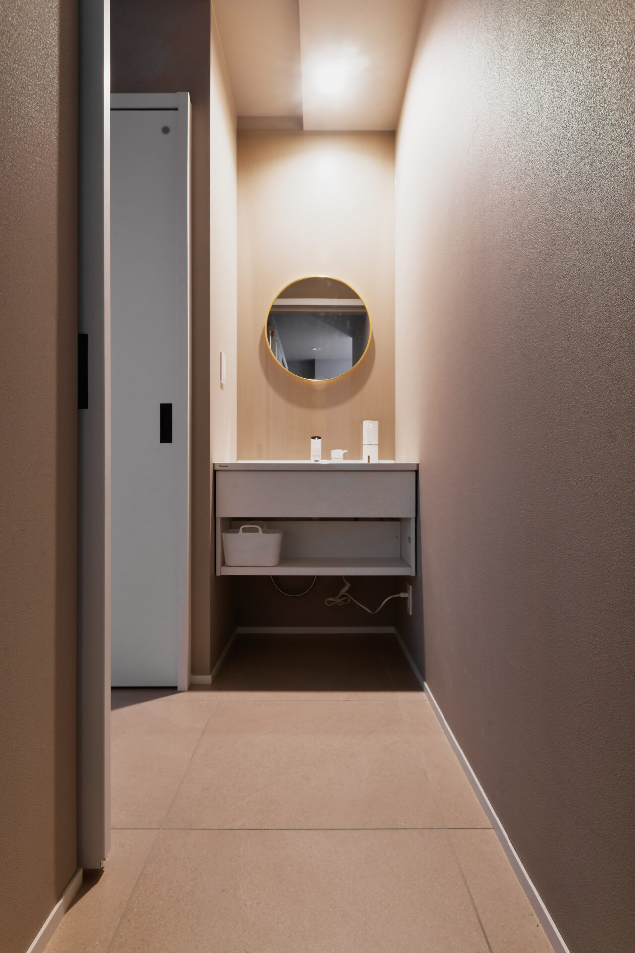 ビル2階分のフルリノベーション。回遊式で動線のいい家