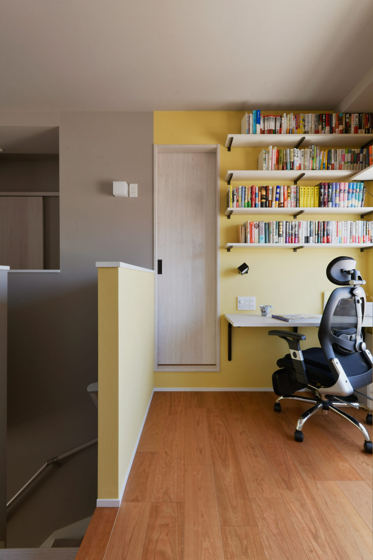 ビル2階分のフルリノベーション。回遊式で動線のいい家