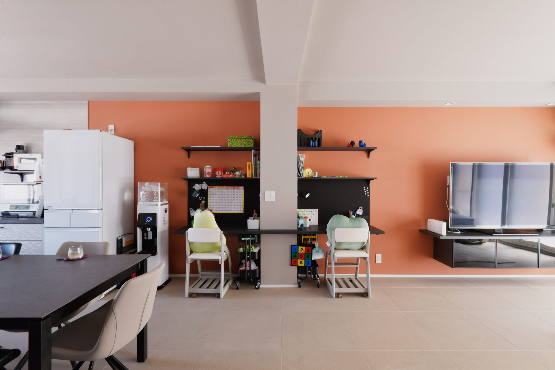 ビル2階分のフルリノベーション。回遊式で動線のいい家