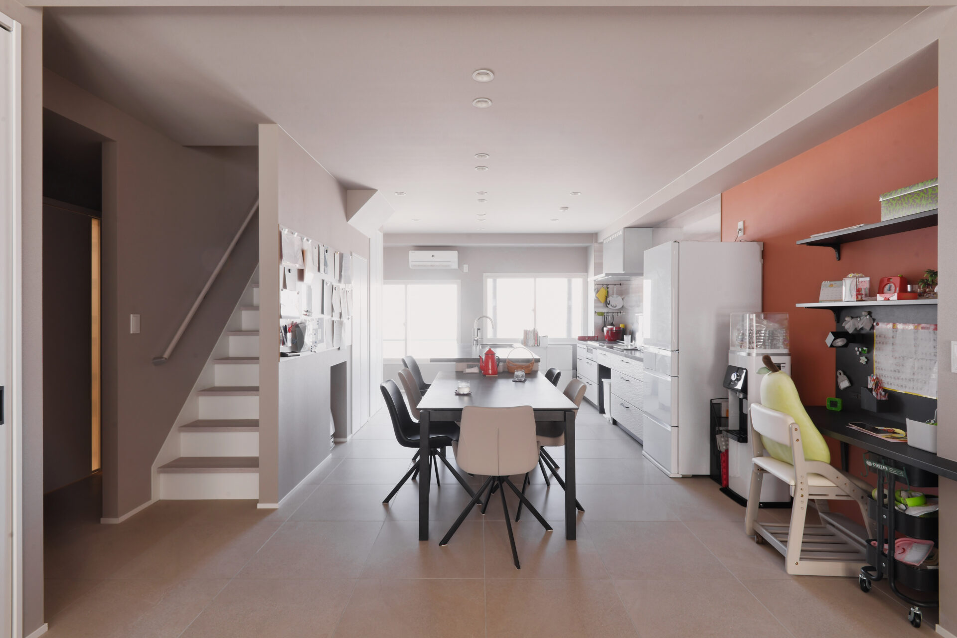 ビル2階分のフルリノベーション。回遊式で動線のいい家