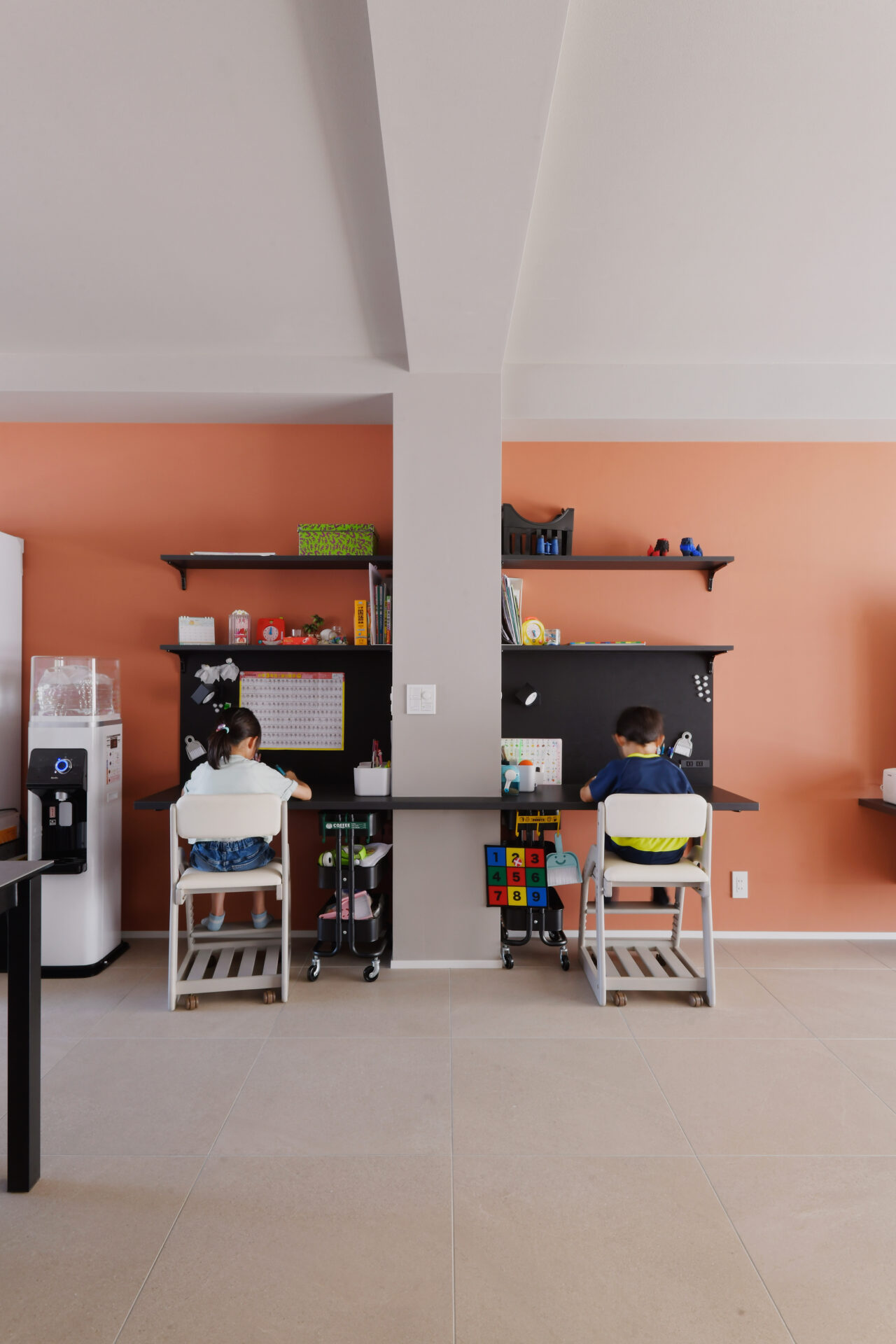 ビル2階分のフルリノベーション。回遊式で動線のいい家