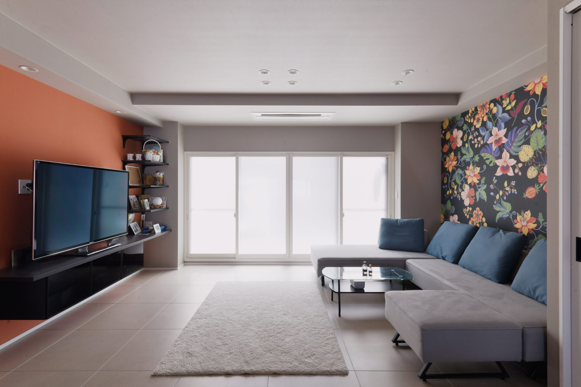 ビル2階分のフルリノベーション。回遊式で動線のいい家