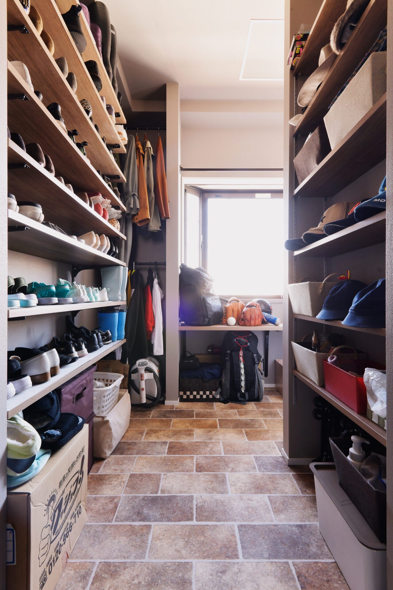 ビル2階分のフルリノベーション。回遊式で動線のいい家