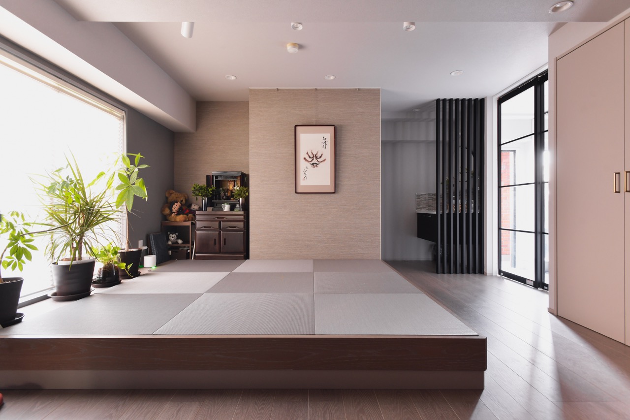 緑豊かなベランダが広がる大人の隠れ家