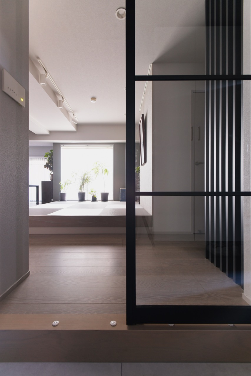 緑豊かなベランダが広がる大人の隠れ家