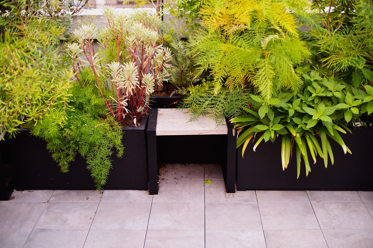 緑豊かなベランダが広がる大人の隠れ家