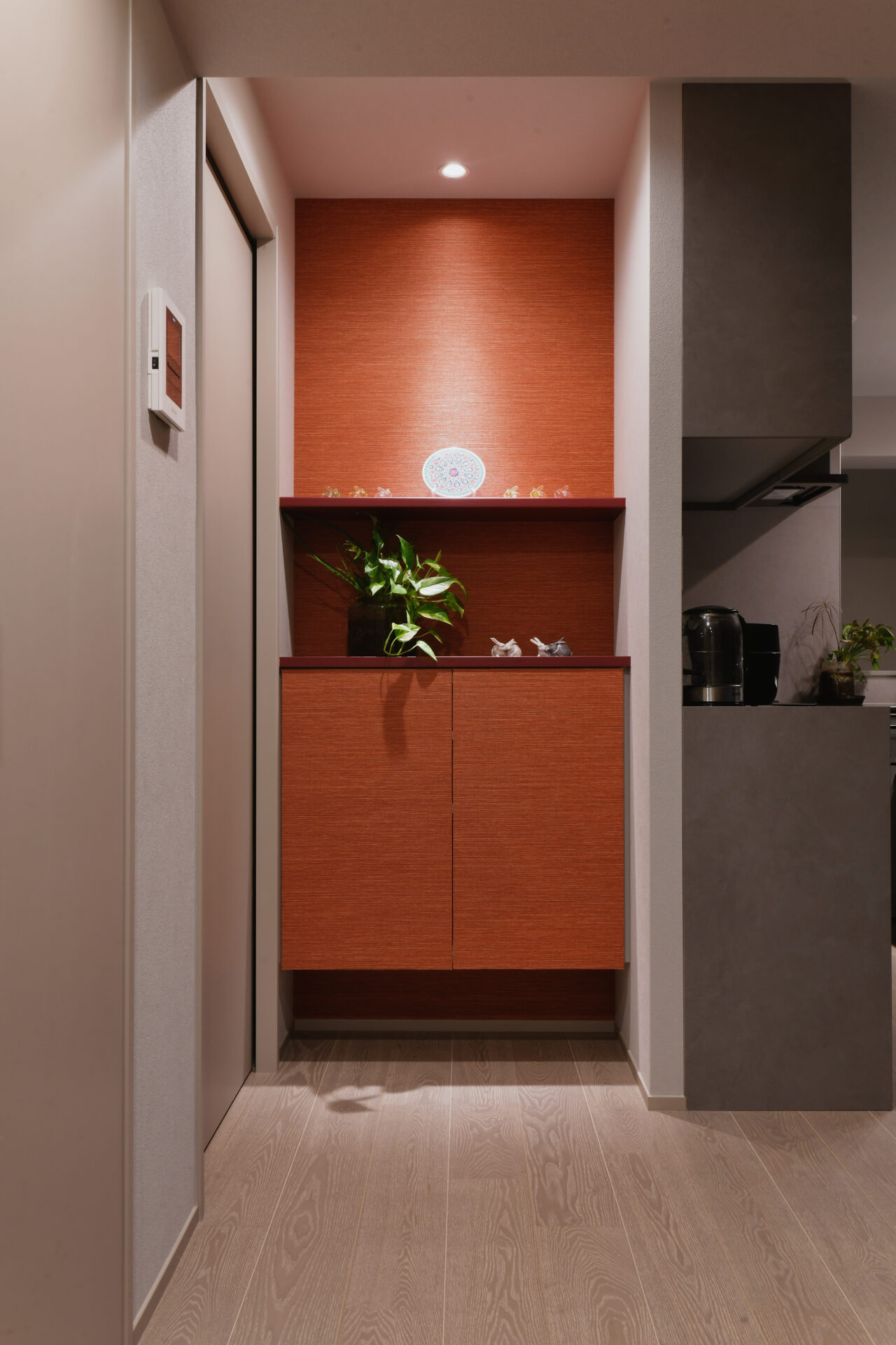 緑豊かなベランダが広がる大人の隠れ家