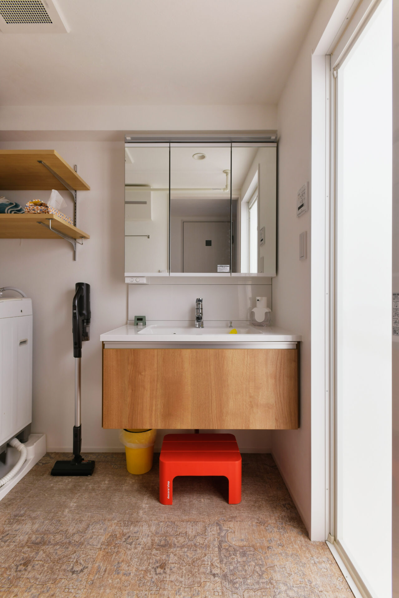 造作で空間を隅々まで活かした、家族の居場所