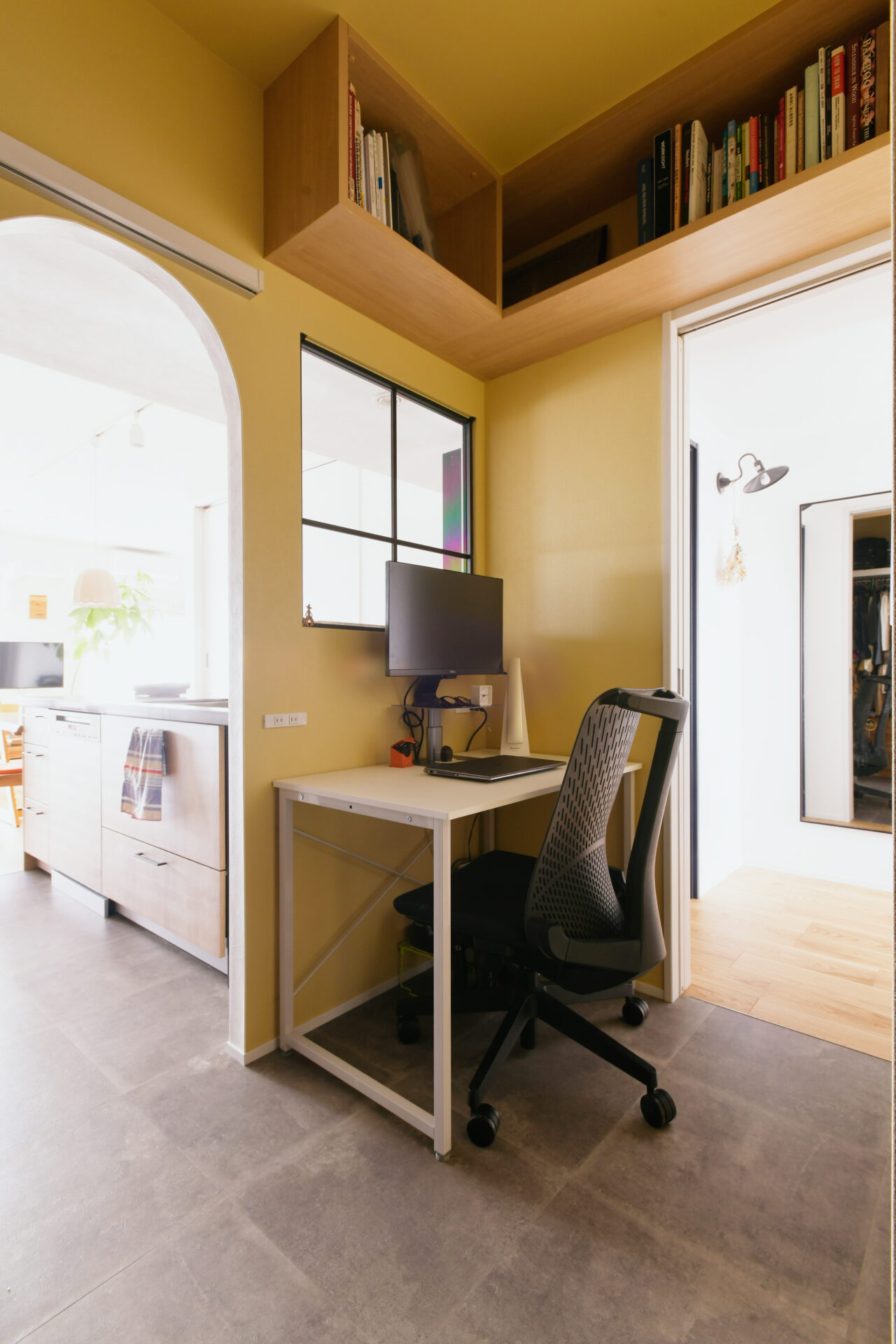 造作で空間を隅々まで活かした、家族の居場所