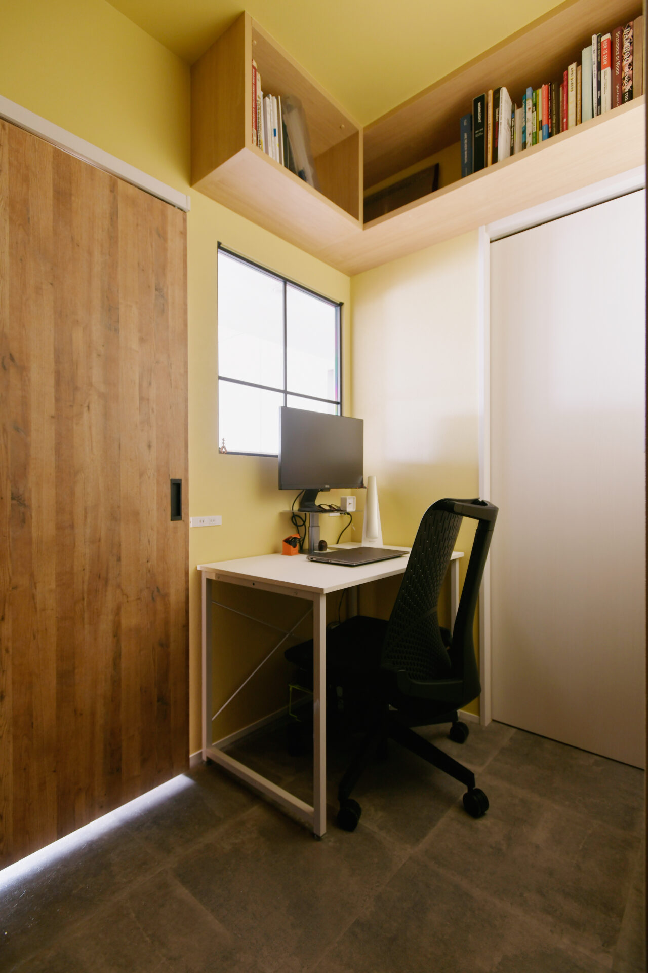 造作で空間を隅々まで活かした、家族の居場所