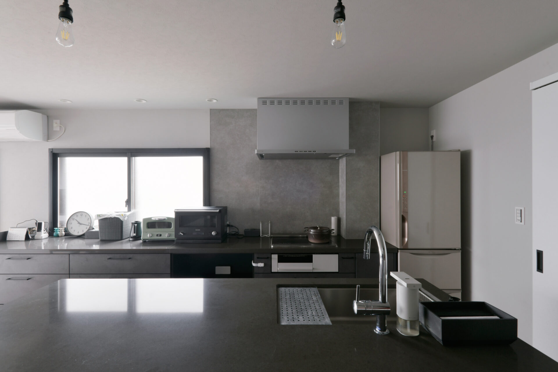 鉄骨3階建てのワンフロアに、ストレスなく暮らす機能美を凝らしたお家