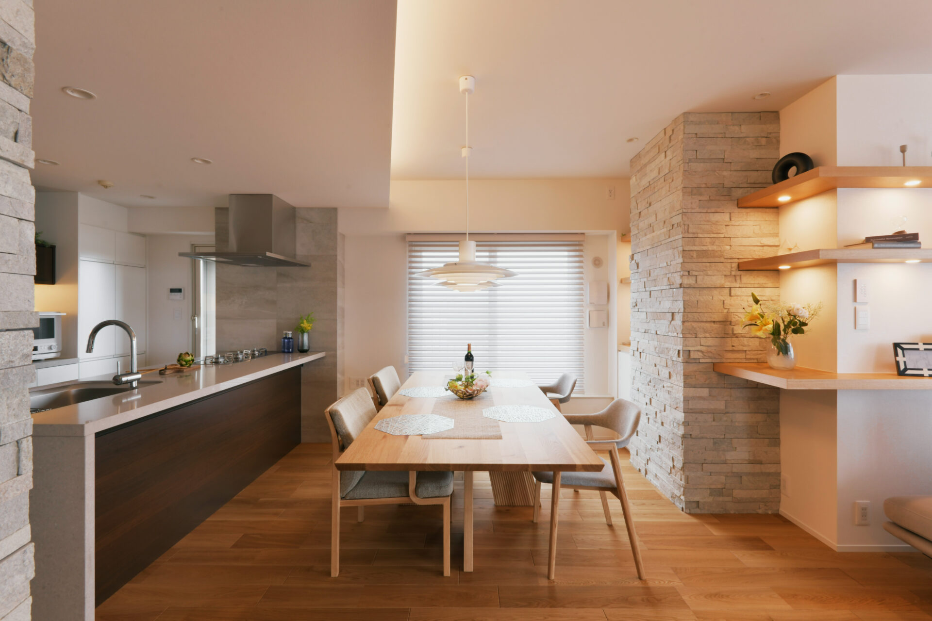 スタイリッシュと柔らかさを両立するナチュラルモダンなお家