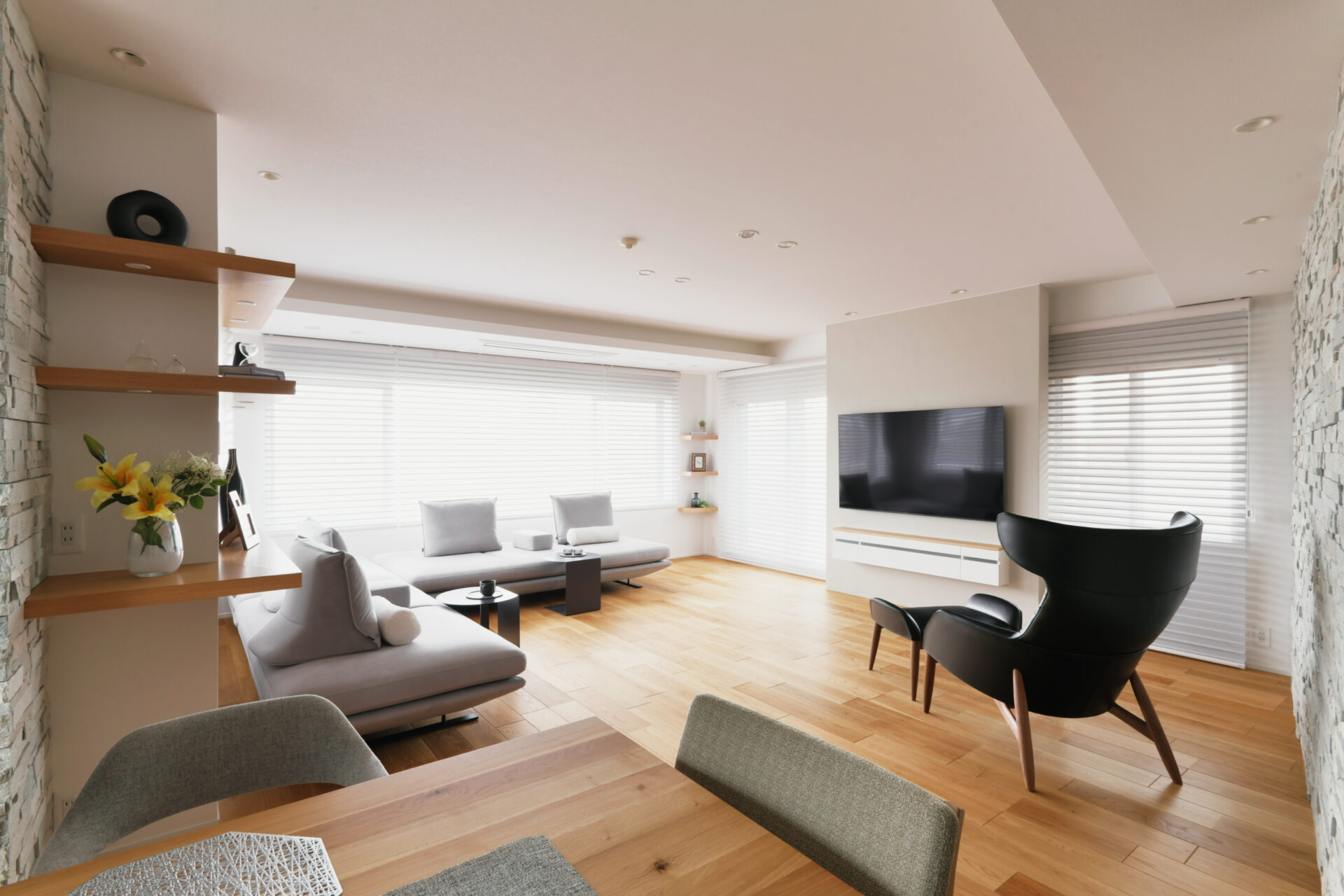 スタイリッシュと柔らかさを両立するナチュラルモダンなお家