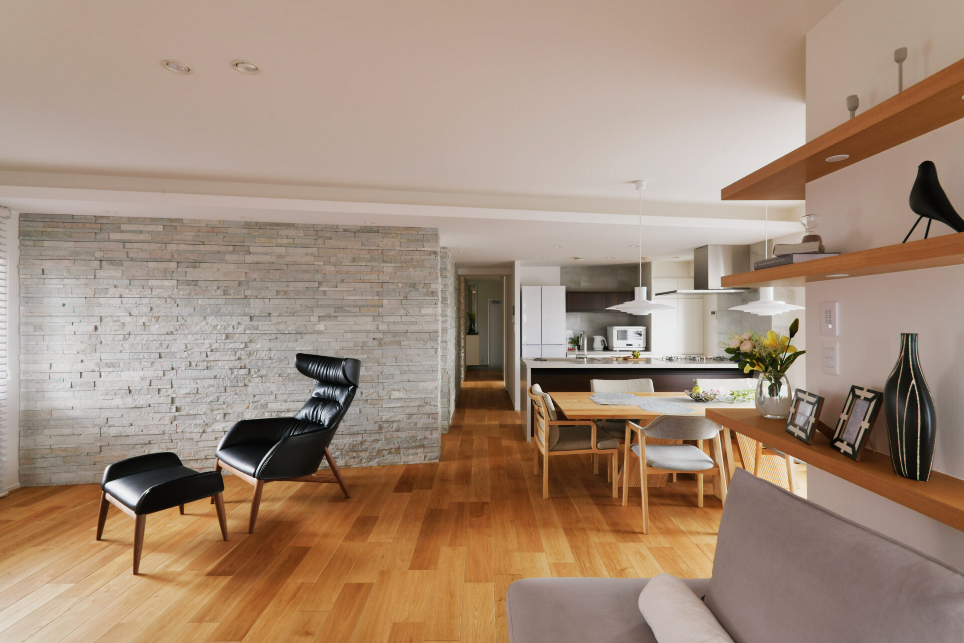 スタイリッシュと柔らかさを両立するナチュラルモダンなお家