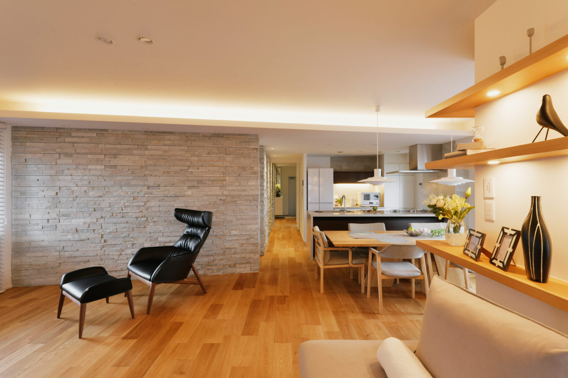 スタイリッシュと柔らかさを両立するナチュラルモダンなお家