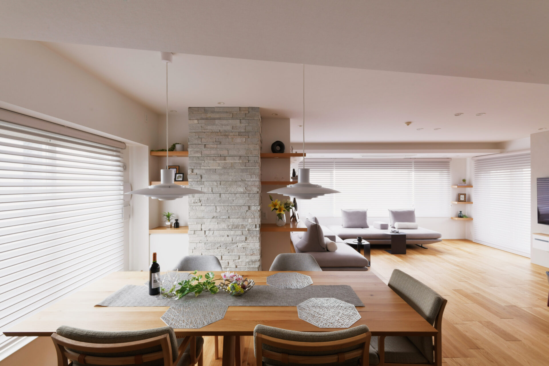 スタイリッシュと柔らかさを両立するナチュラルモダンなお家