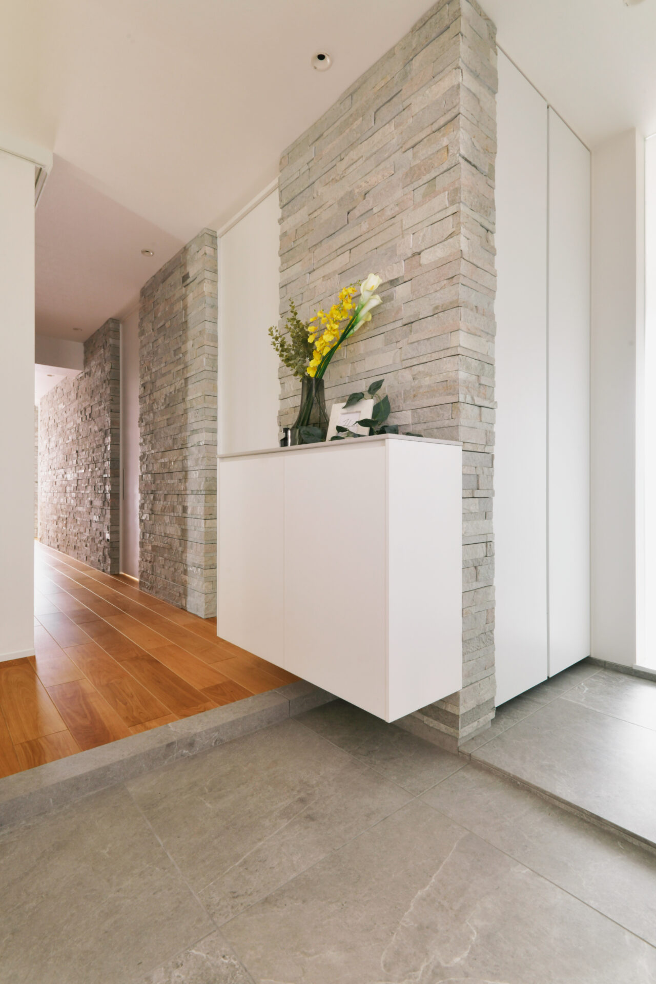 スタイリッシュと柔らかさを両立するナチュラルモダンなお家