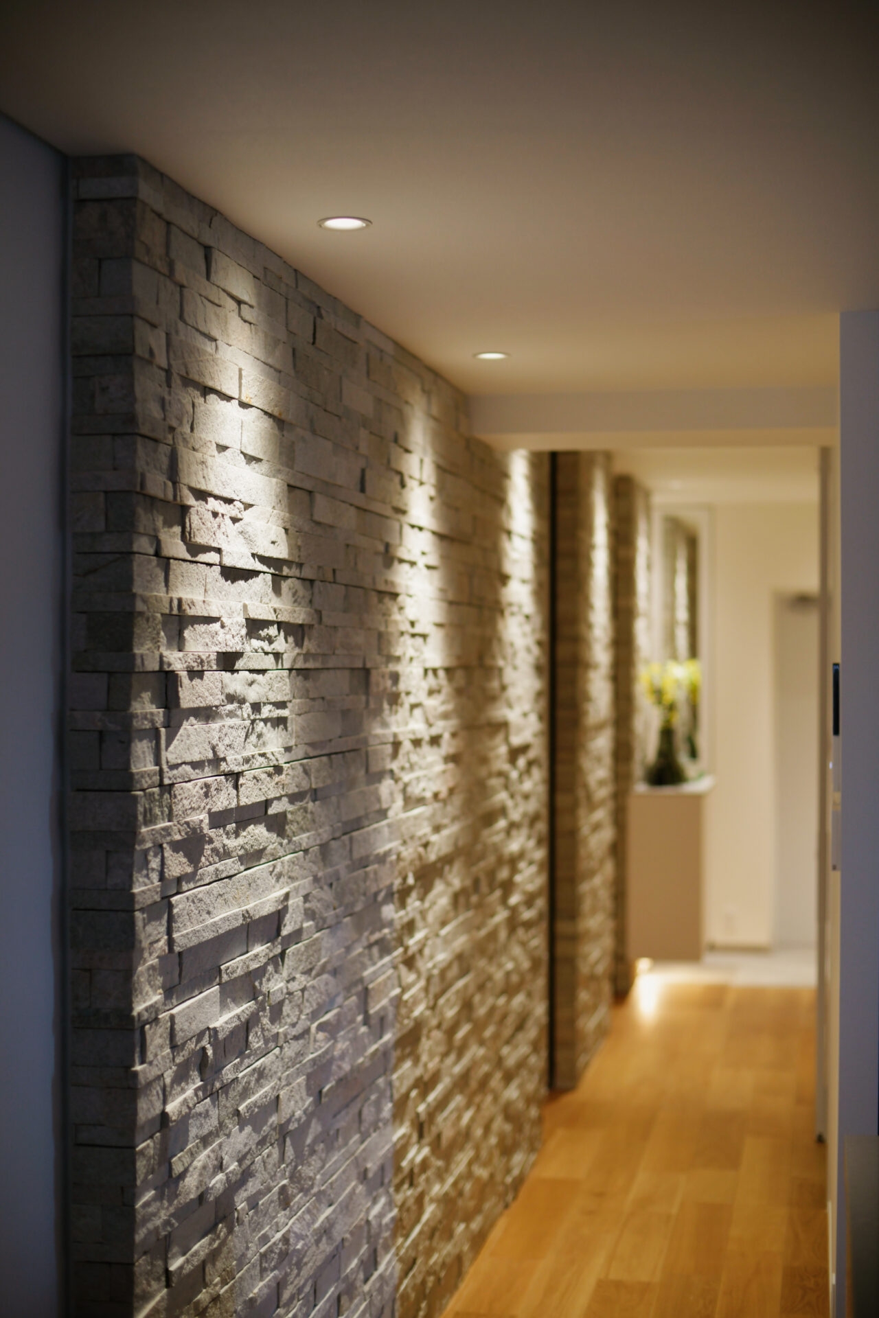 スタイリッシュと柔らかさを両立するナチュラルモダンなお家