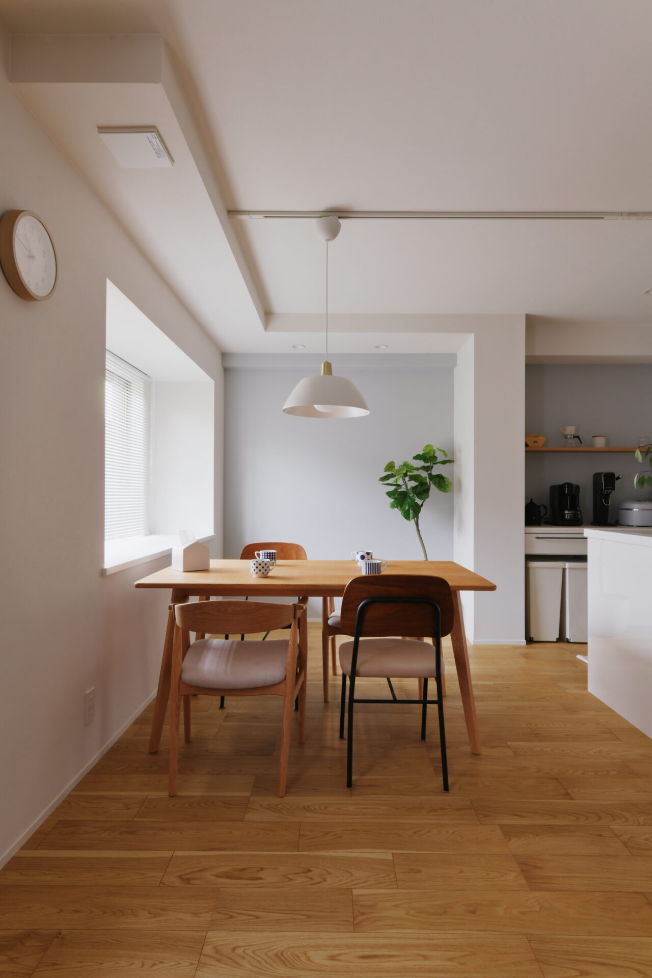 広々キッチンにゆったり収納。家族4人でのびのび過ごせる家。