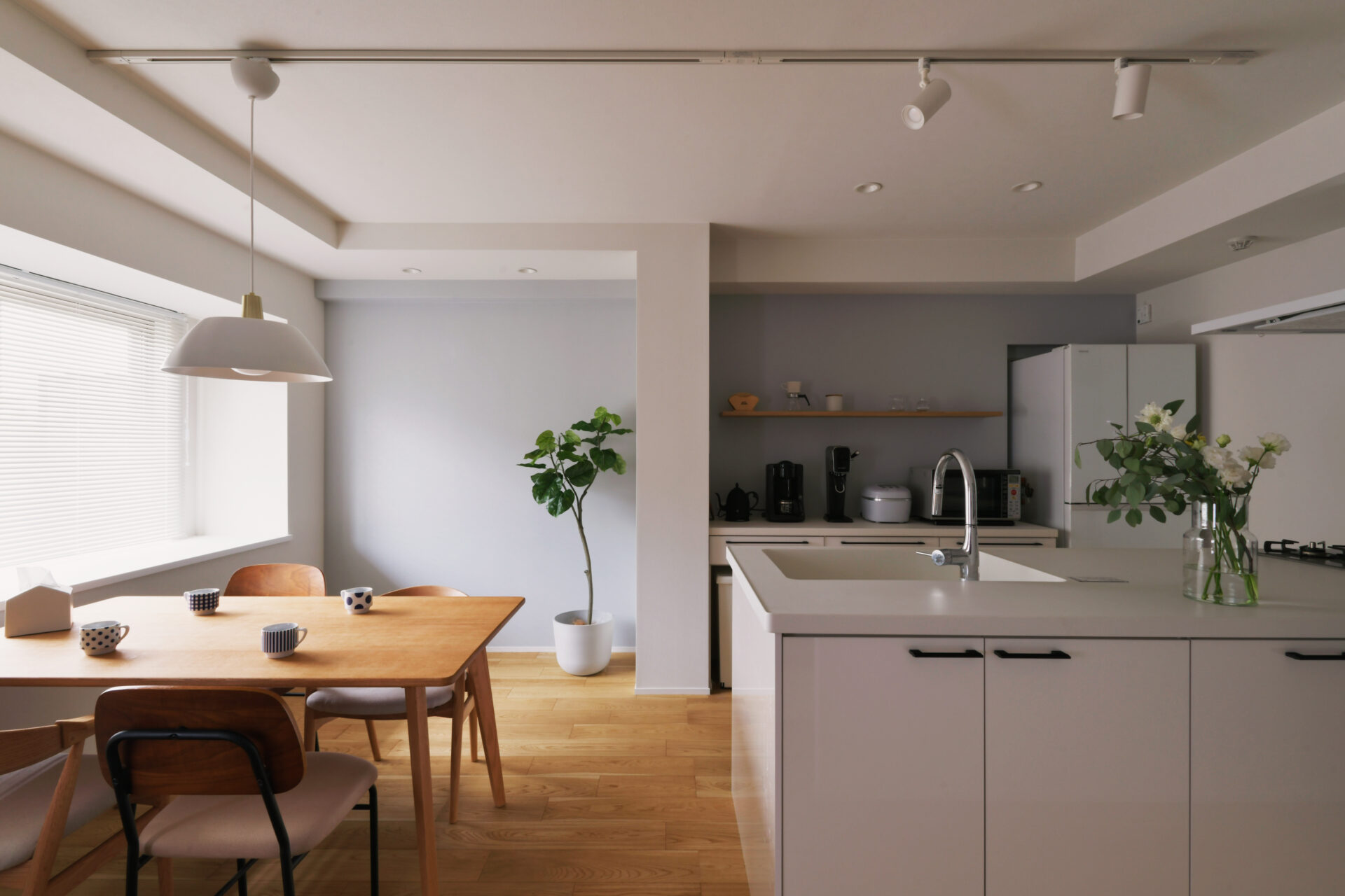 広々キッチンにゆったり収納。家族4人でのびのび過ごせる家。