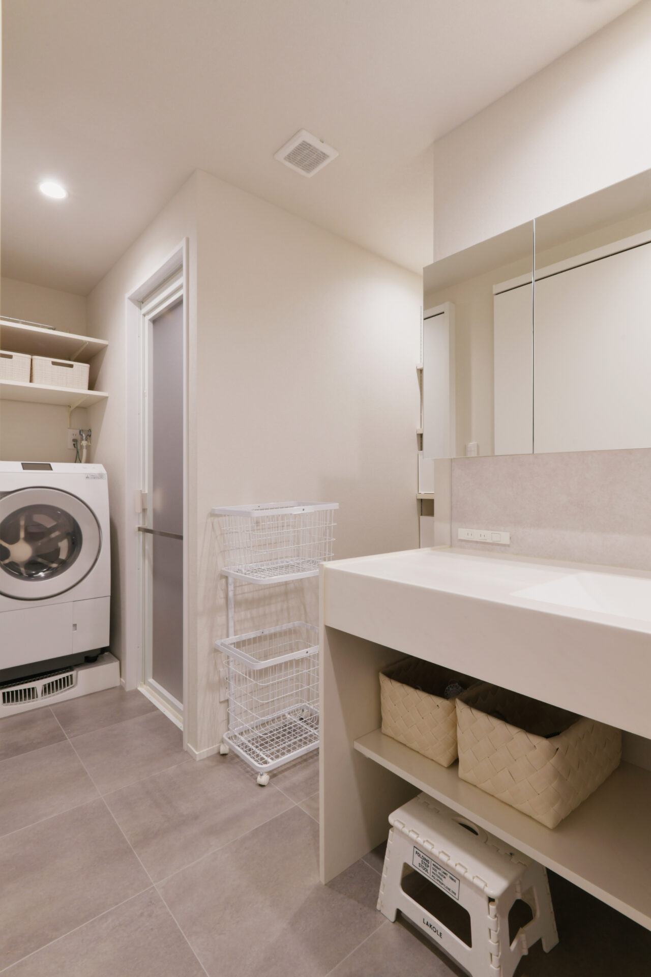 広々キッチンにゆったり収納。家族4人でのびのび過ごせる家。