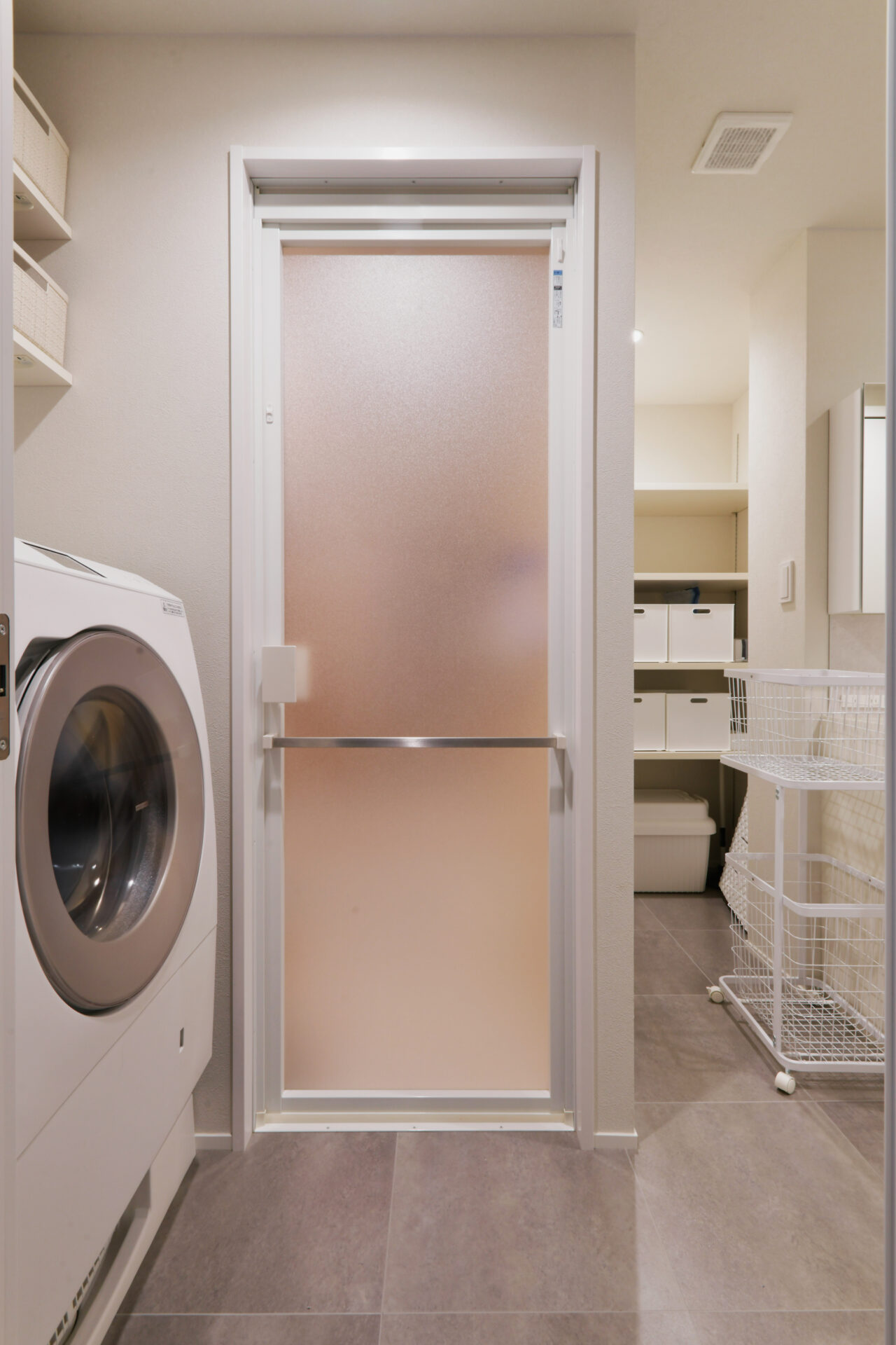 広々キッチンにゆったり収納。家族4人でのびのび過ごせる家。