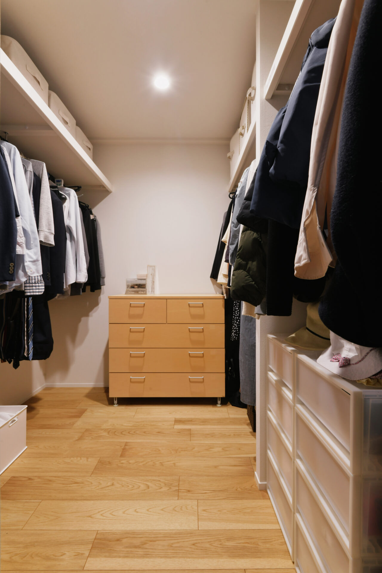 広々キッチンにゆったり収納。家族4人でのびのび過ごせる家。