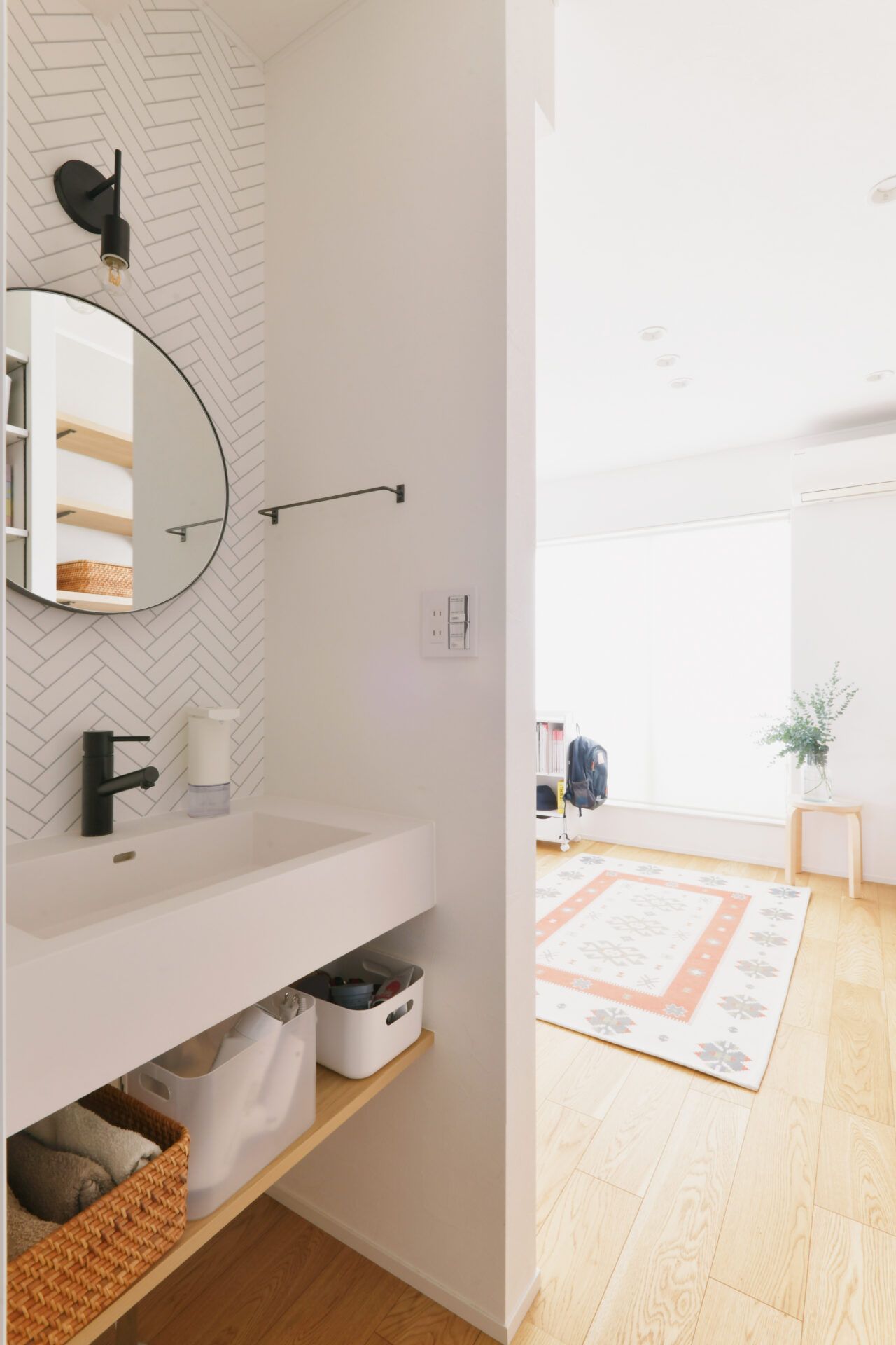 リノベーション事例_戸建て(2×4工法)_洗面所_施工後_造作洗面台_小林 めぐみ_エントリエ