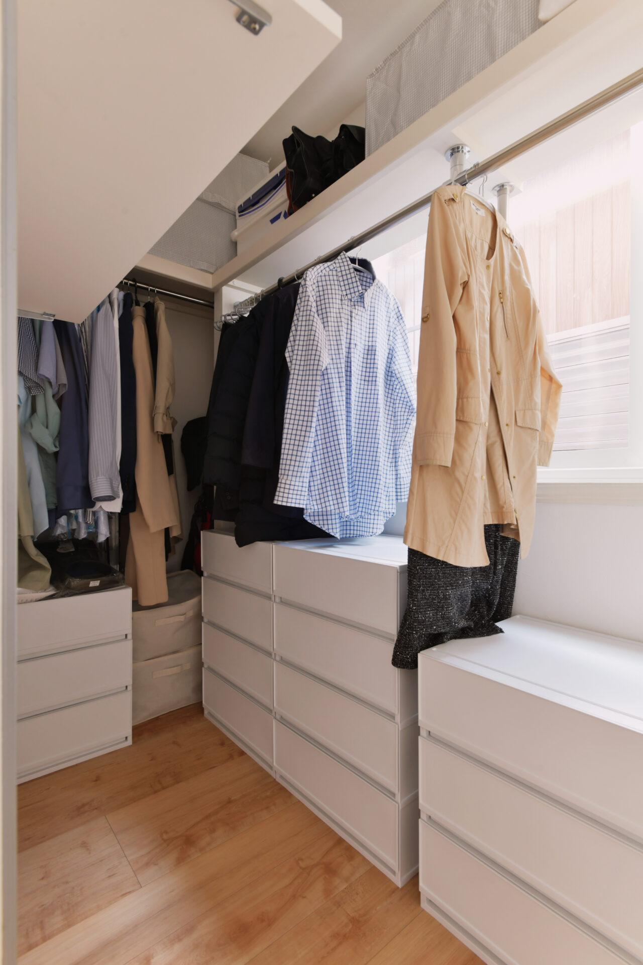 リノベーション事例_戸建て(2×4工法)_クローゼット_施工後_ウォークインクローゼット_小林 めぐみ_エントリエ