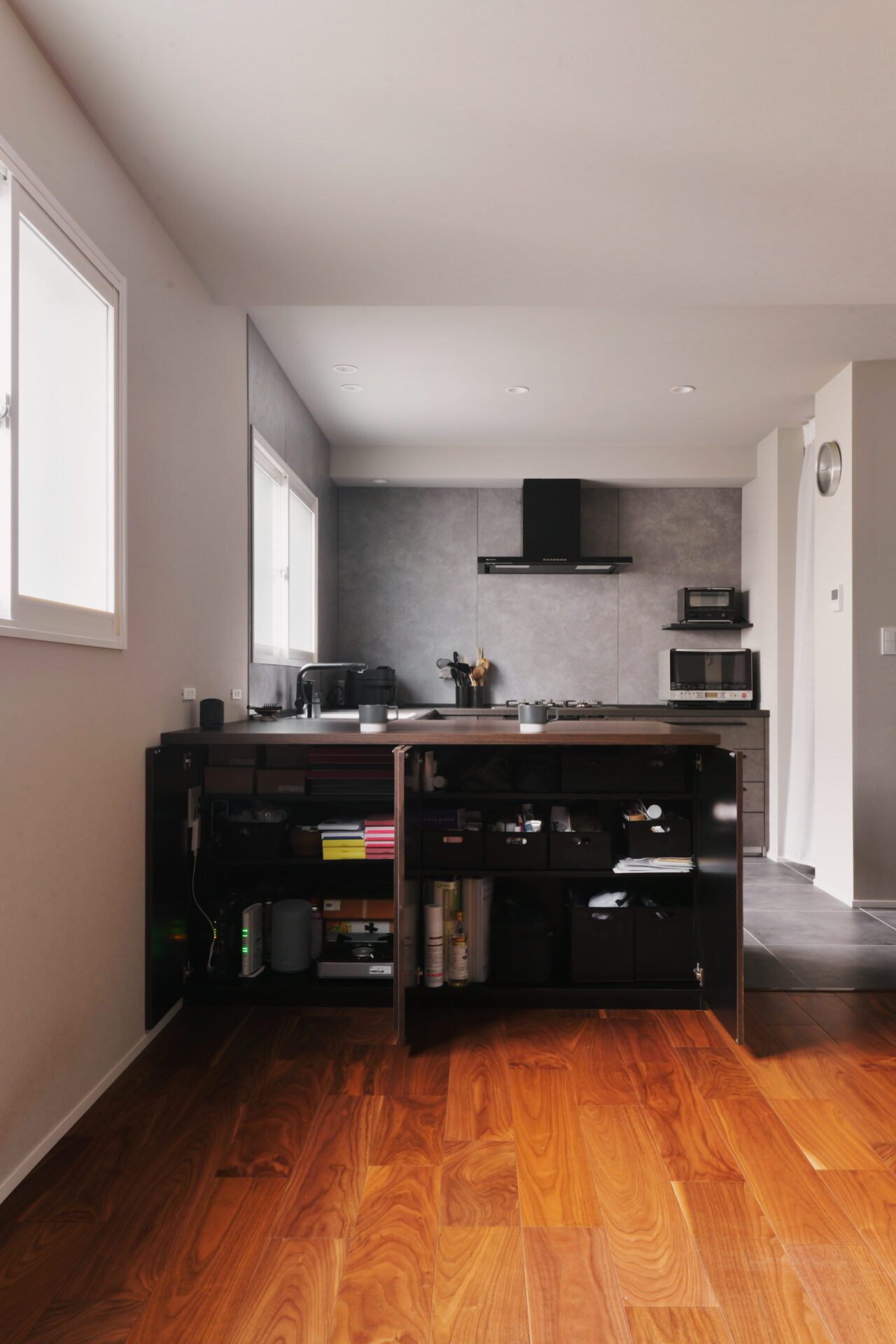 リノベーション事例_木造在来工法3階建て_キッチン_施工後_収納_小林 めぐみ_エントリエ
