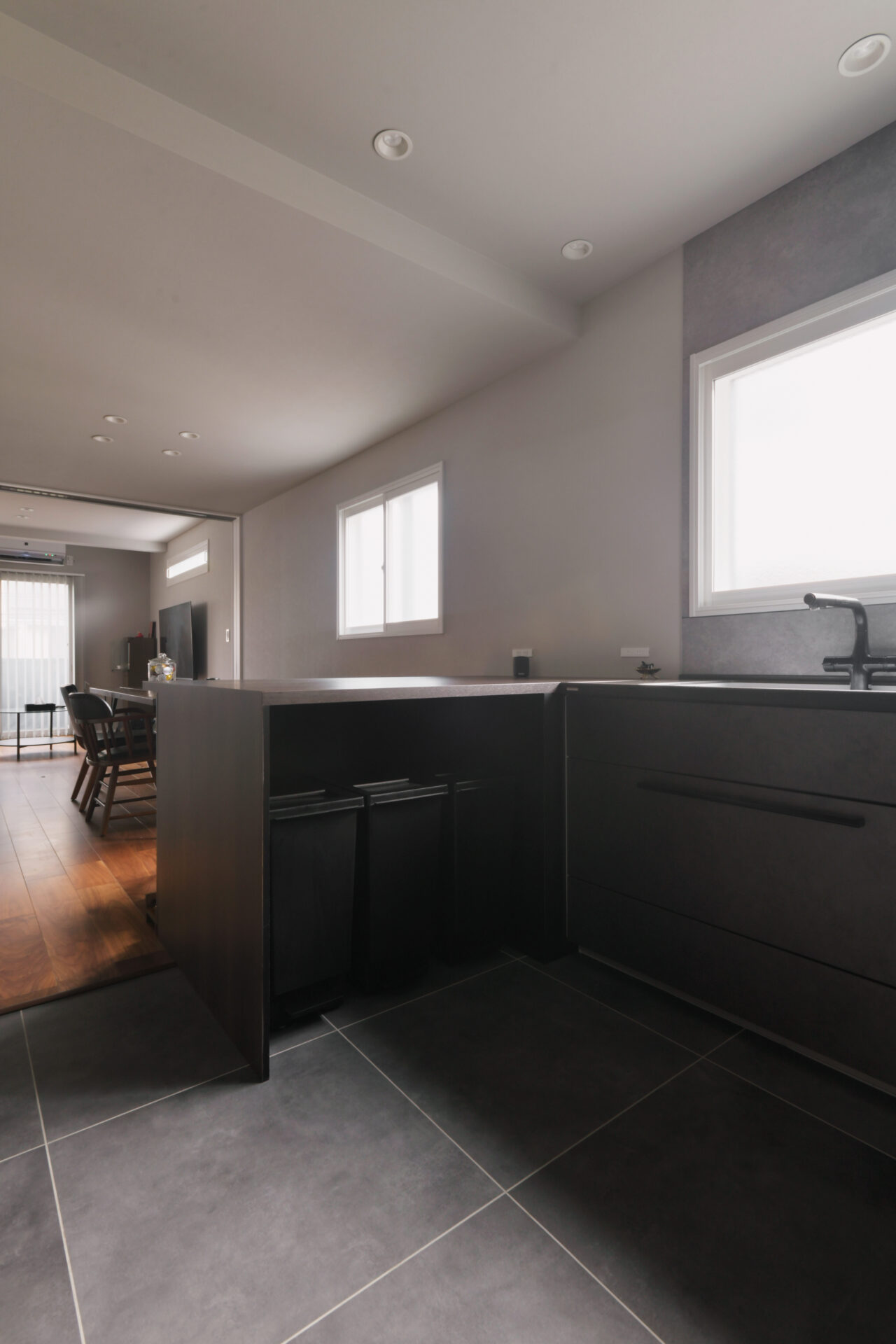 リノベーション事例_木造在来工法3階建て_キッチン_施工後_収納_小林 めぐみ_エントリエ