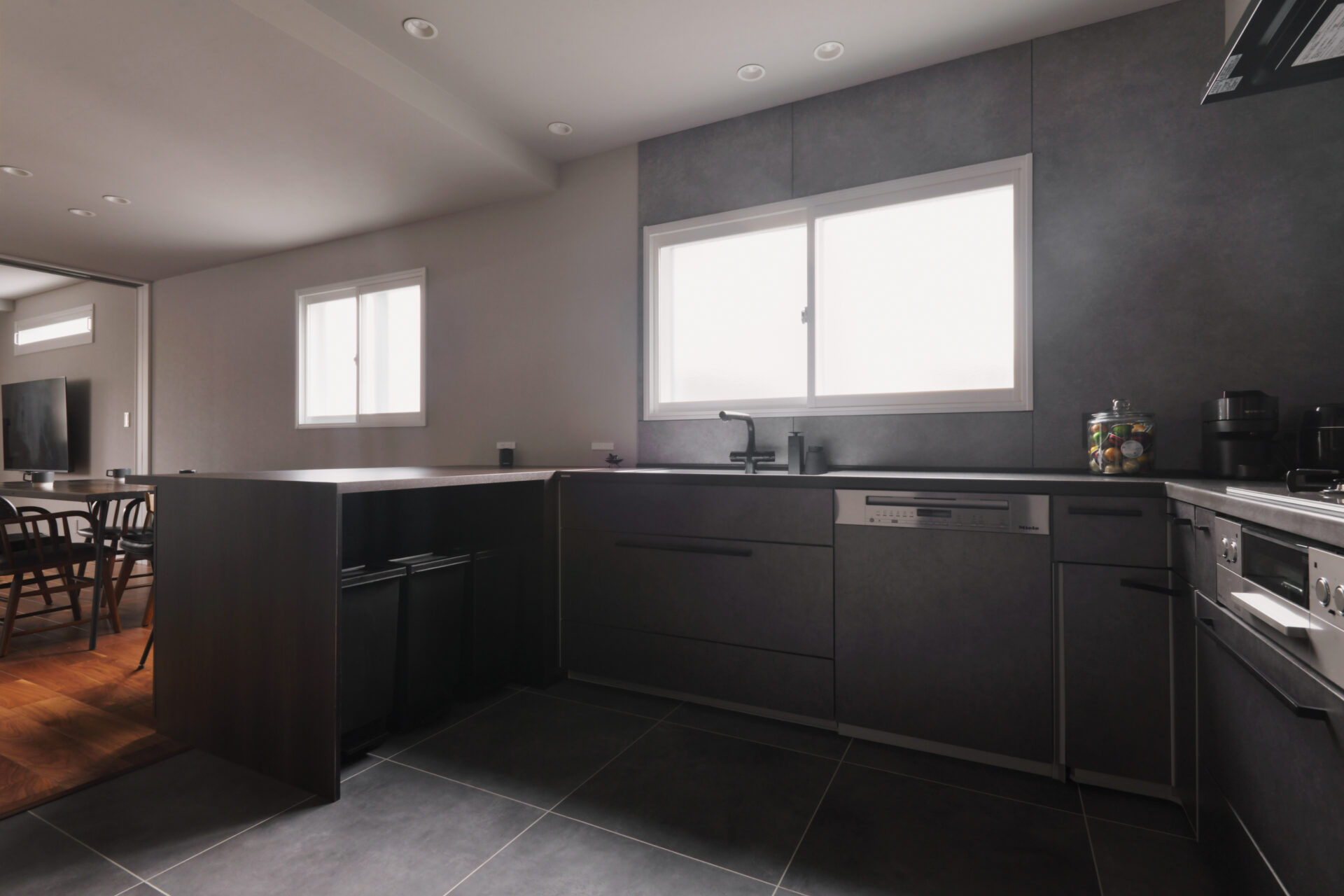 リノベーション事例_木造在来工法3階建て_キッチン_施工後_L型キッチン_小林 めぐみ_エントリエ