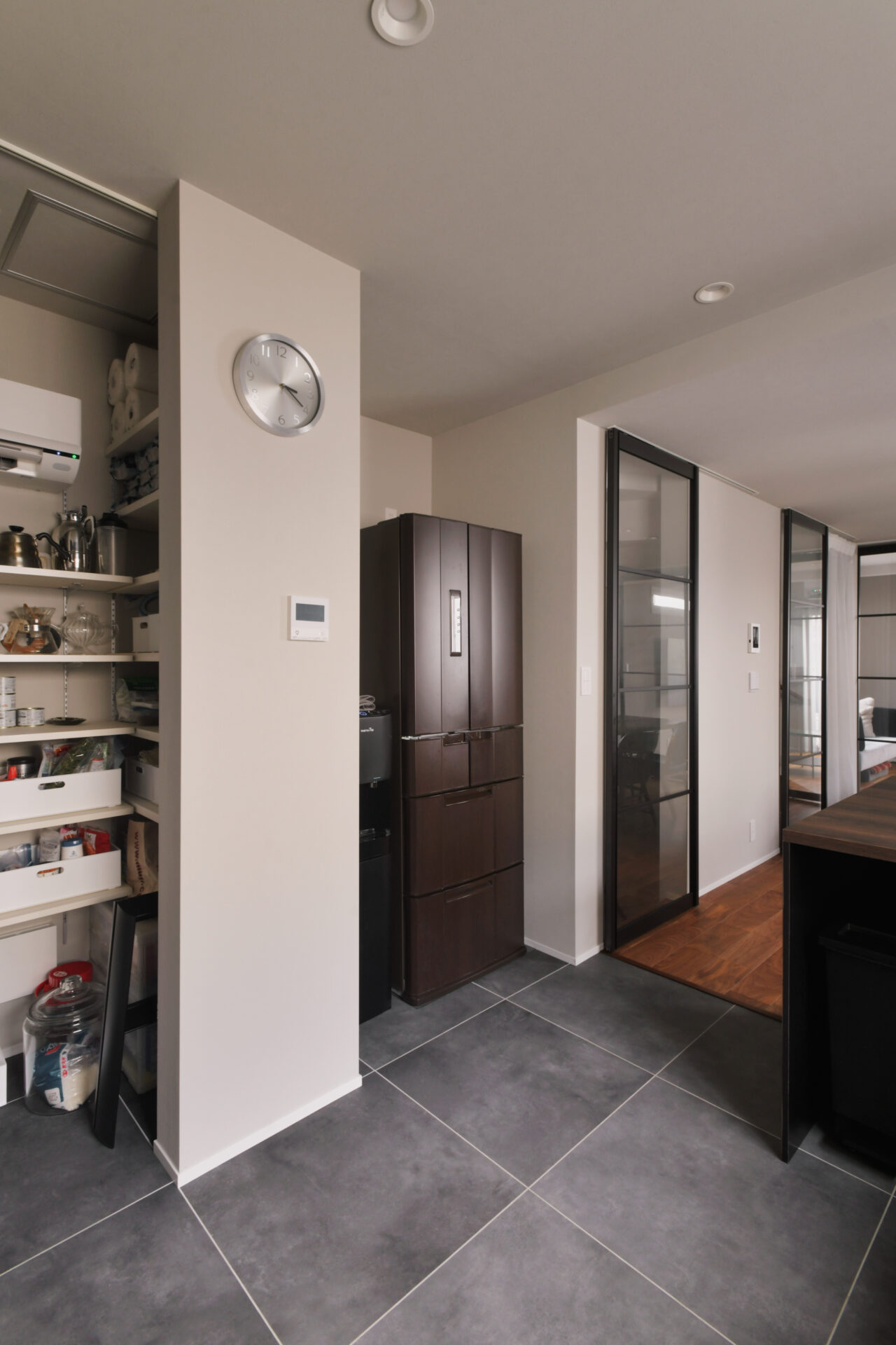 リノベーション事例_木造在来工法3階建て_キッチン_施工後_タイル_小林 めぐみ_エントリエ