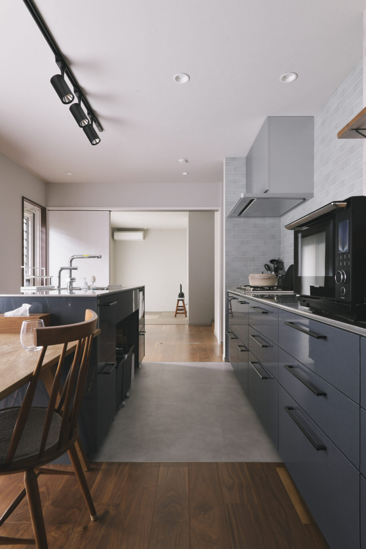 リノベーション事例_木造2階戸建て 築12年_キッチン_施工後_アイランドキッチン_鈴木 栄弥_エントリエ