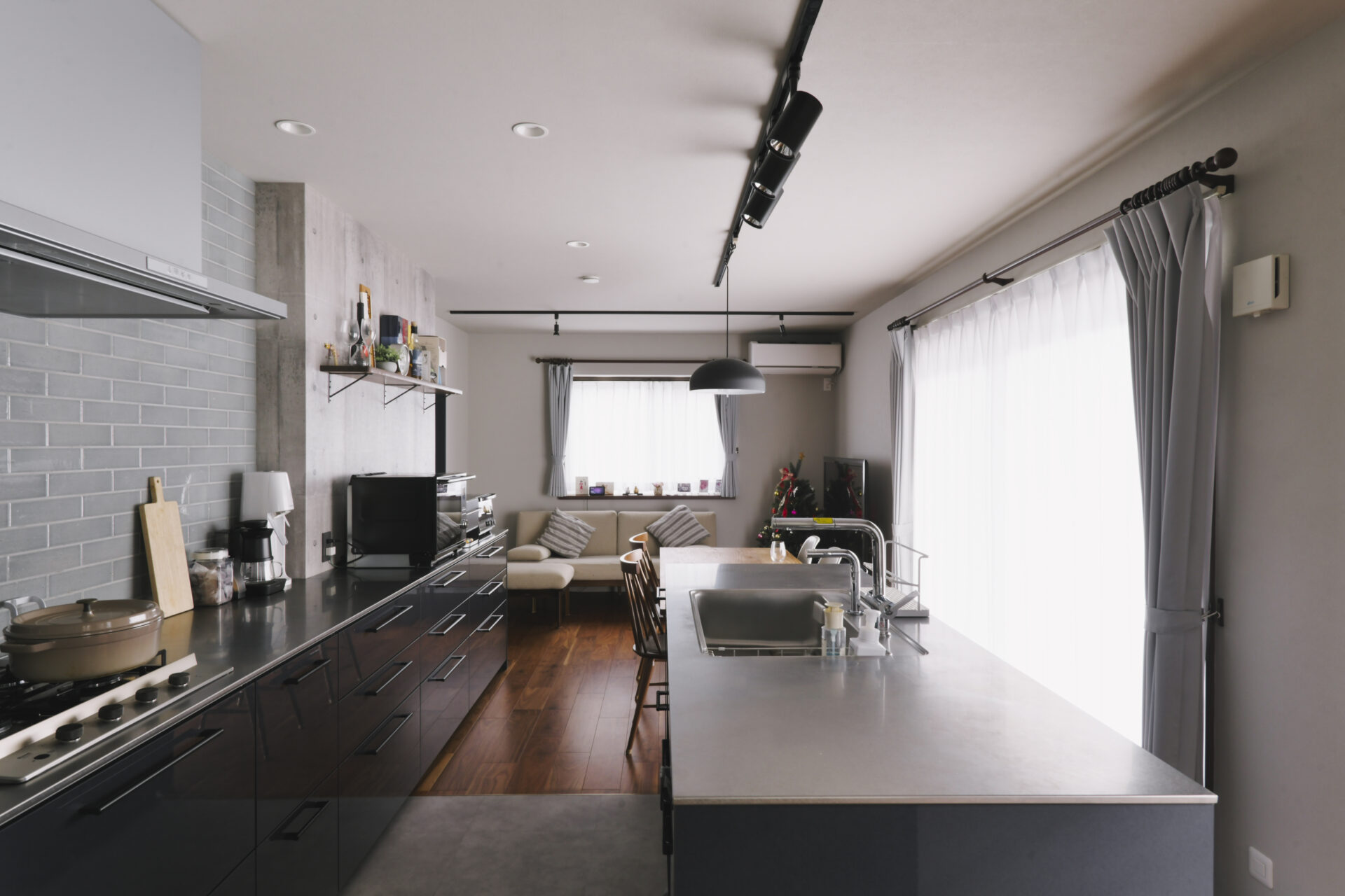 リノベーション事例_木造2階戸建て 築12年_キッチン_施工後_アイランドキッチン_鈴木 栄弥_エントリエ