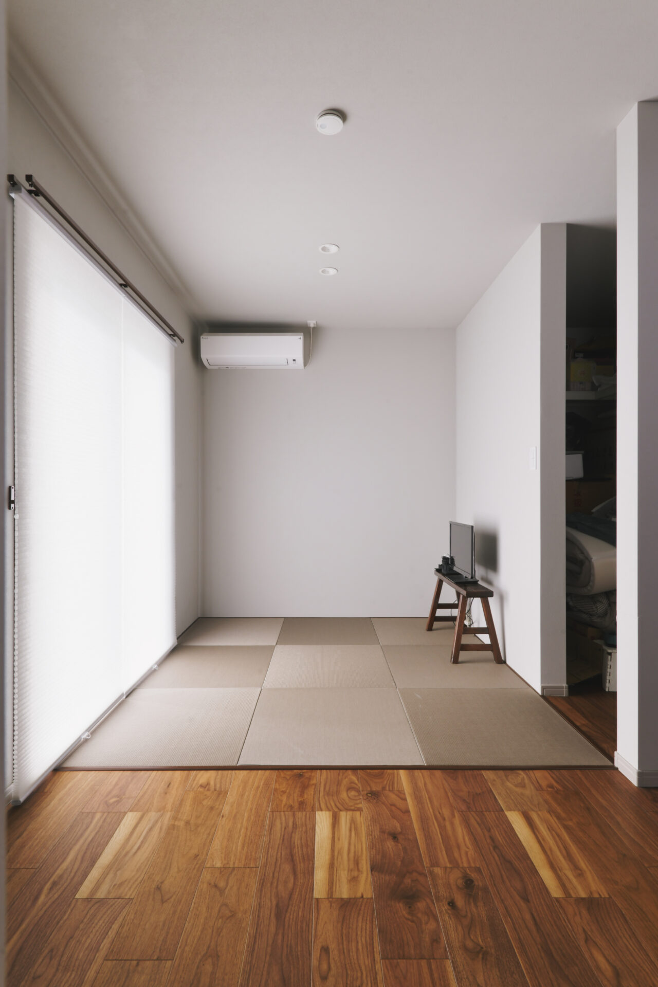 リノベーション事例_木造2階戸建て 築12年_リビング_施工後_畳スペース_鈴木 栄弥_エントリエ