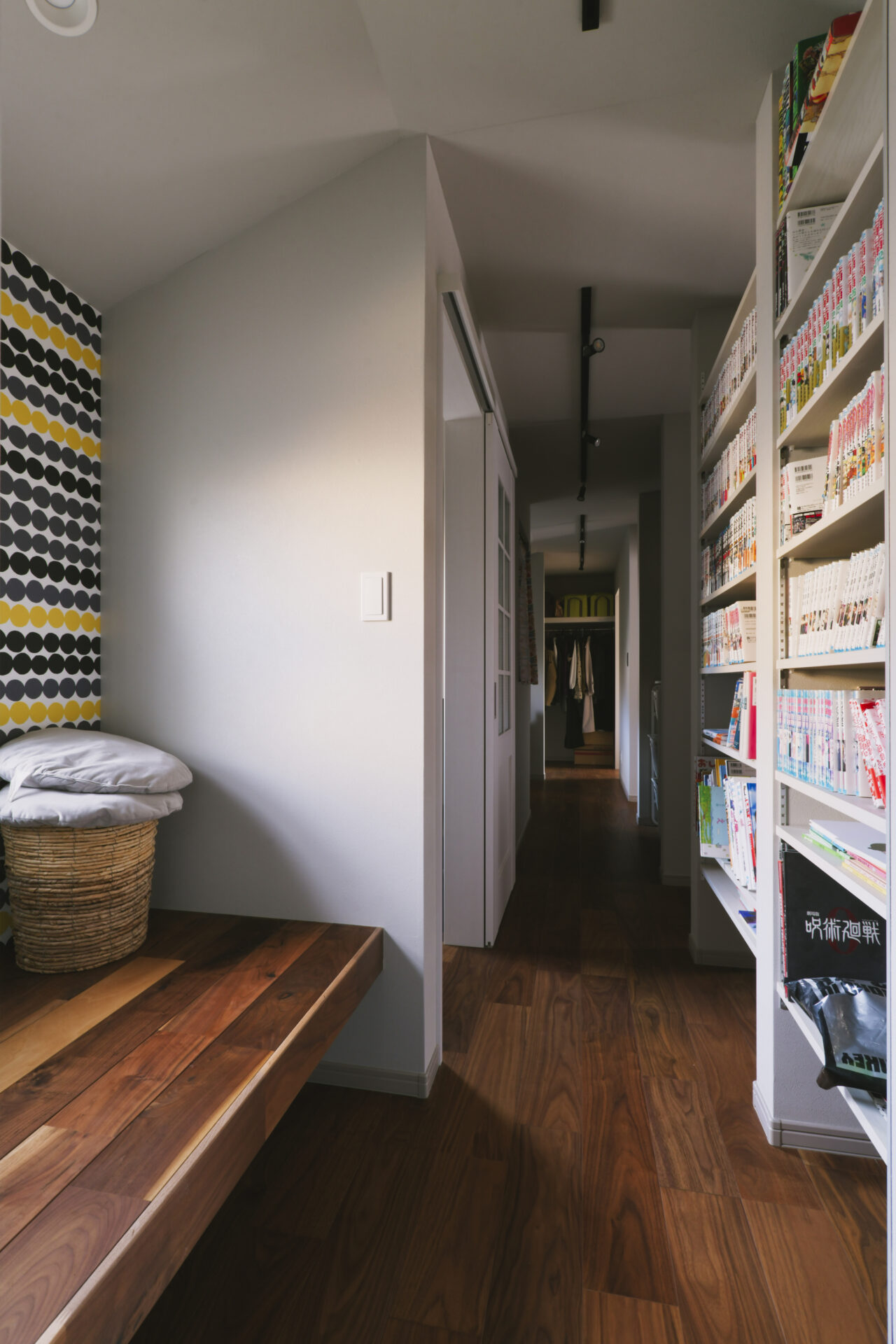 リノベーション事例_木造2階戸建て 築12年_廊下_施工後_ヌック_鈴木 栄弥_エントリエ