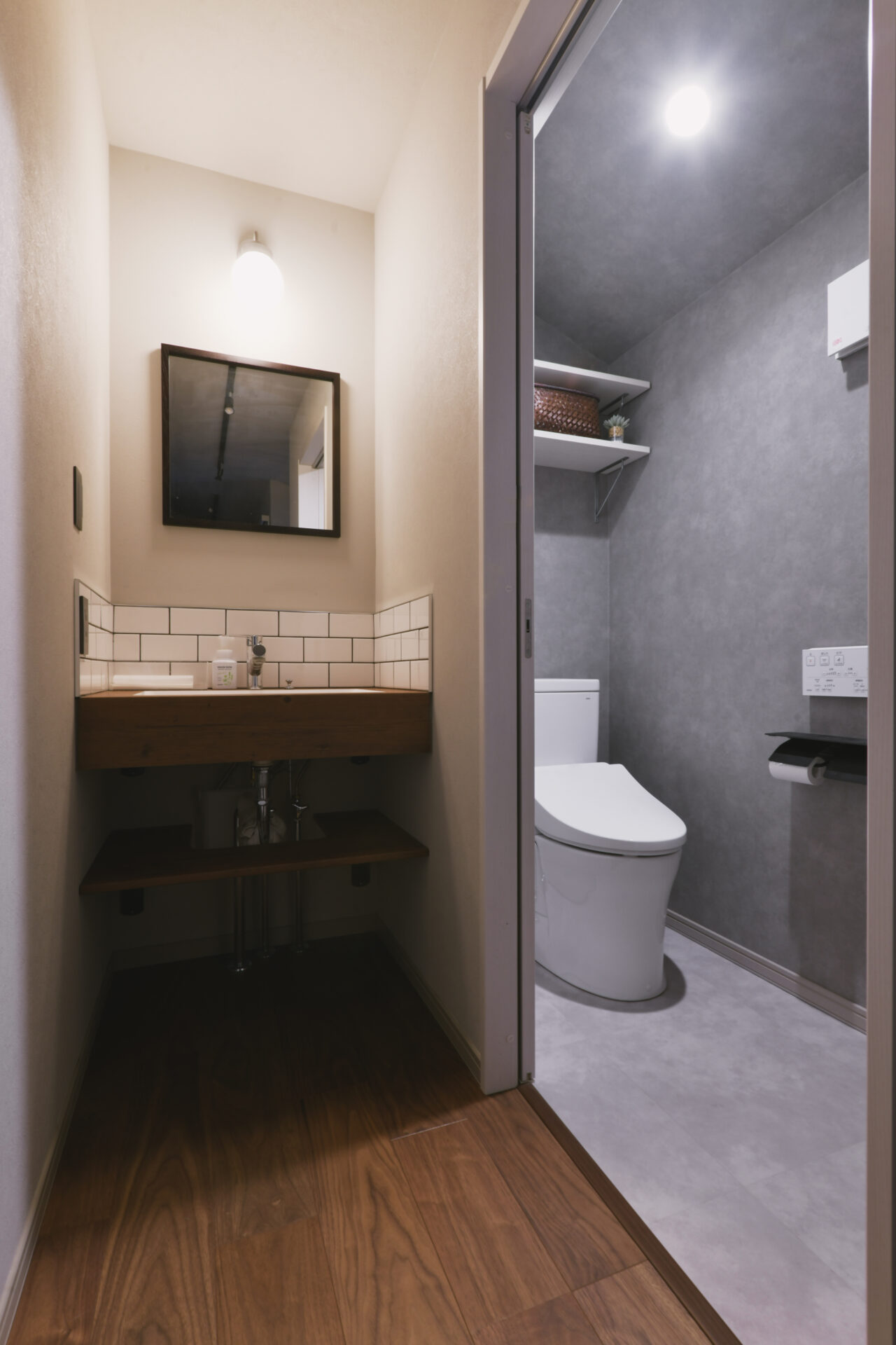 リノベーション事例_木造2階戸建て 築12年_洗面所_施工後_造作洗面台_鈴木 栄弥_エントリエ