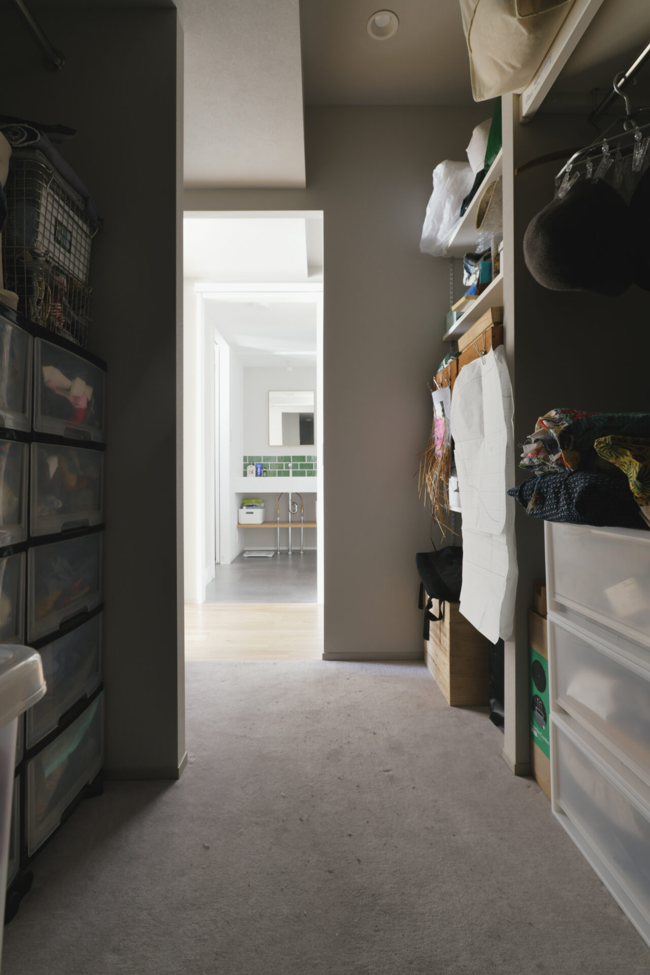 リノベーション事例_マンション・RC造_クローゼット_施工後_ウォークインクローゼット_二見 奈々絵_エントリエ