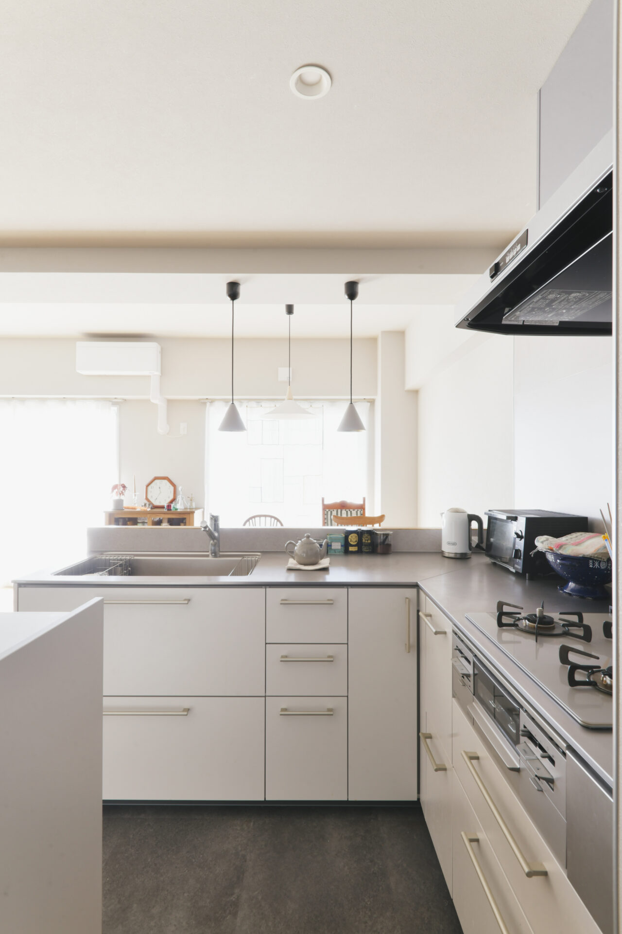 リノベーション事例_マンション・RC造_キッチン_施工後_カウンターキッチン_二見 奈々絵_エントリエ