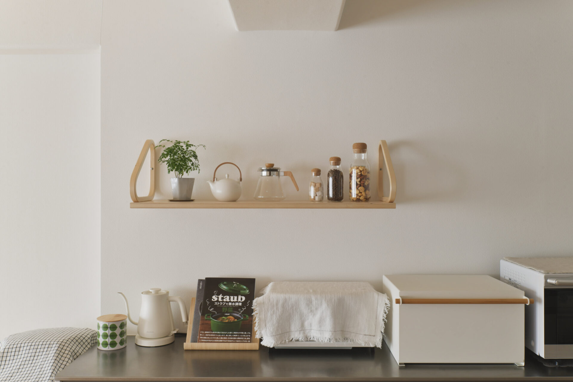 建築士が自分のためにつくる〝家具を愛でる”家。