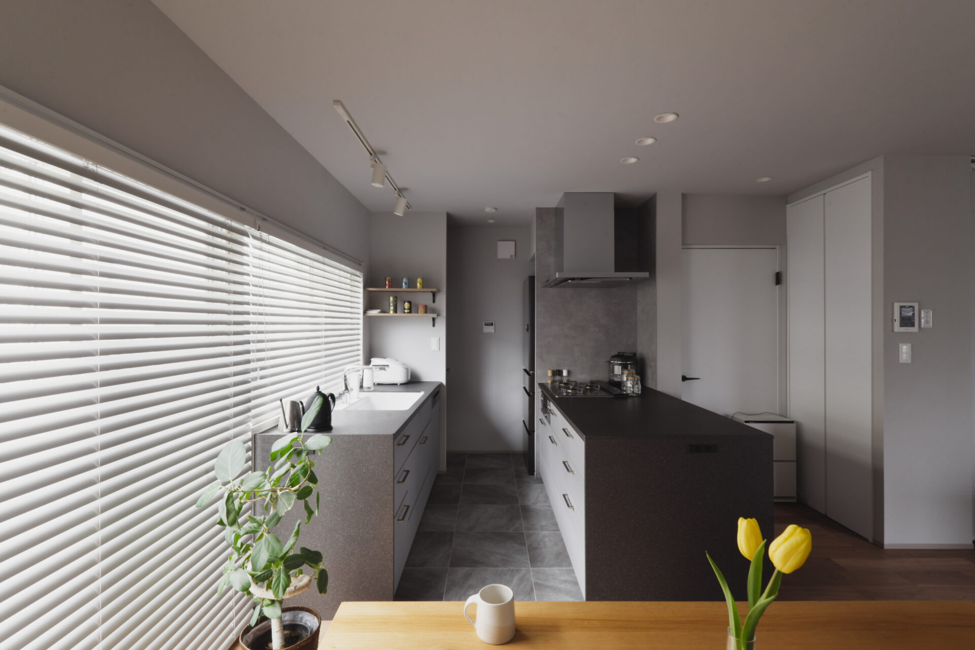 ふたつの暮らし、ひとつの家。家族の記憶を受け継ぐ二世帯リノベーション