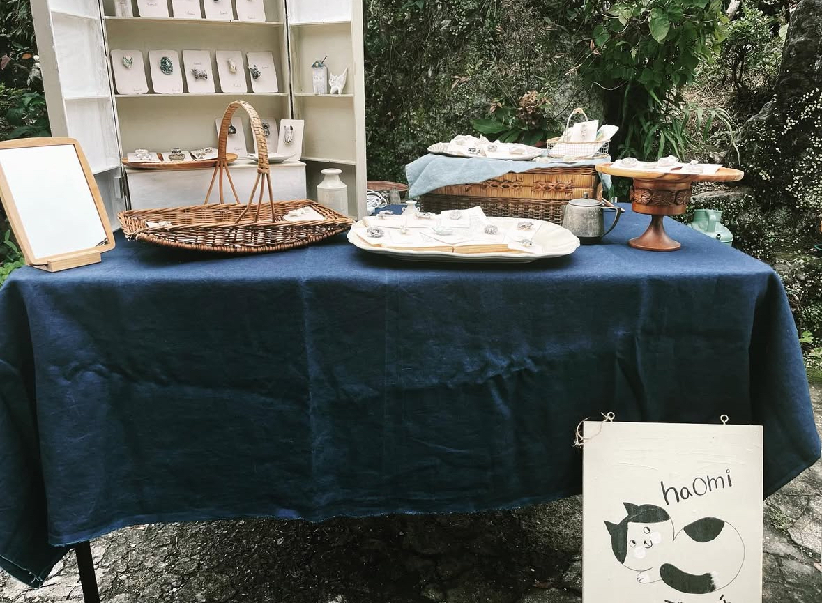 愛しいものたち_石粉粘土のブローチ作家haomi_出展の様子_エントリエ