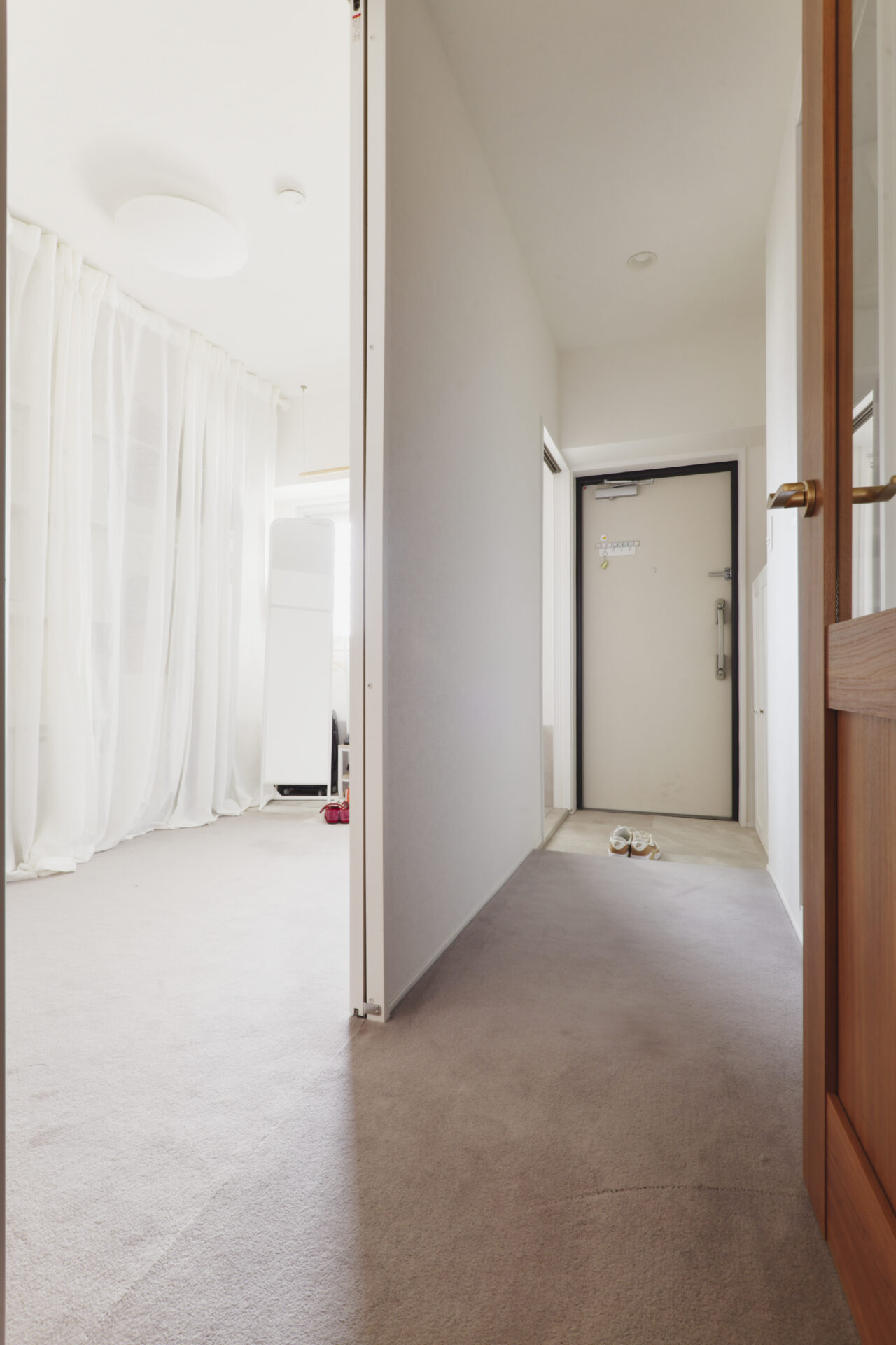 段差でつなぐ、素材で分ける。日常にリズムがうまれる、心地よい動線のお家